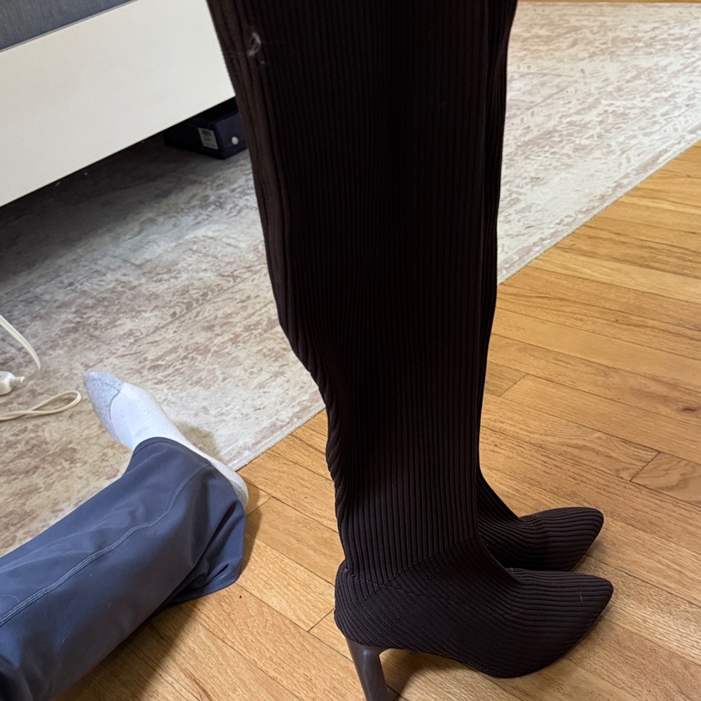 RIBBED OVER KNEE HIGH BOOTS W HEEL NEVER WORN